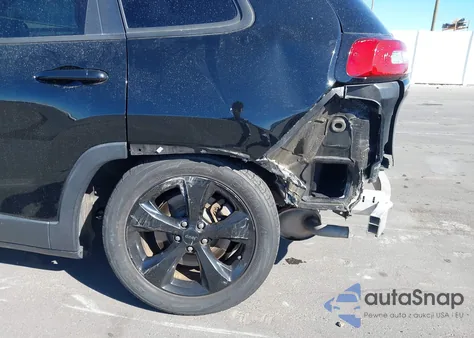 2018 Jeep Cherokee Latitude Fwd z USA, uszkodzony, nr VIN 1C4PJLCX8JD518891